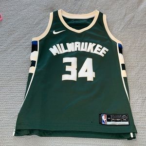 Milwaukee bucks Nike jersey
